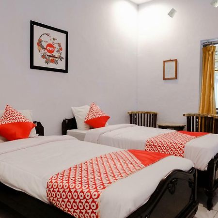 Hotel Palem 1 Syariah Redpartner Malang Rom bilde